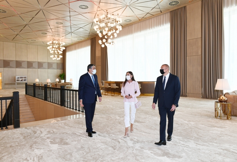 Präsident Ilham Aliyev weiht Gülustan-Palast nach einer umfassenden Rekonstruktion ein VIDEO