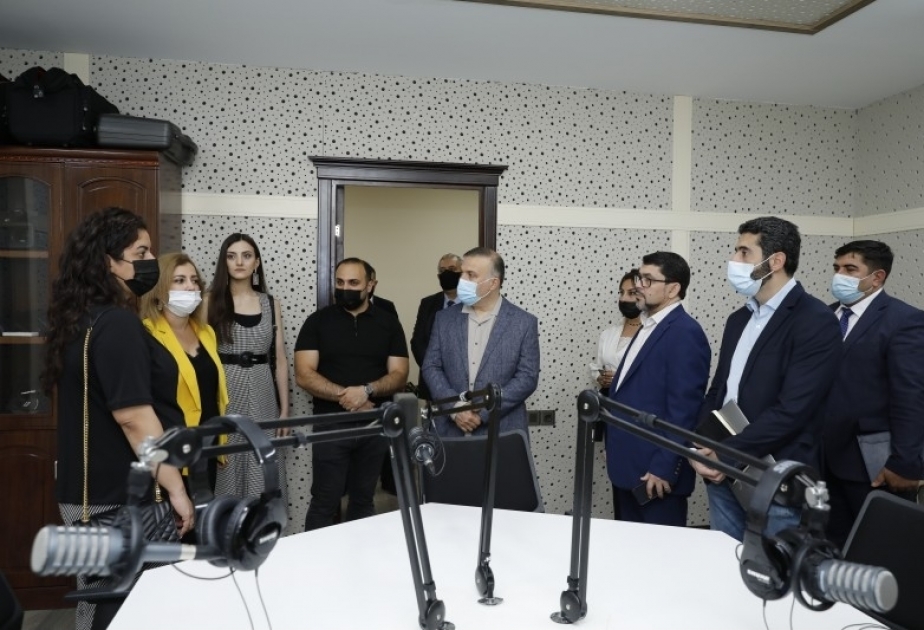 Una delegación del Instituto de Medios de Comunicación de Al-Jazeera visita la Universidad Estatal de Bakú