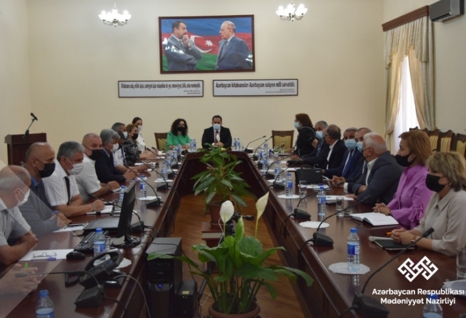 Directores de los teatros de Azerbaiyán debaten sobre las reformas en el sector del arte