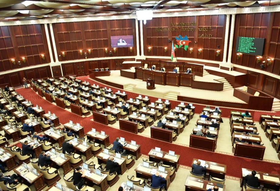 Milli Məclisin növbədənkənar sessiyasında növbəti iclası keçirilib