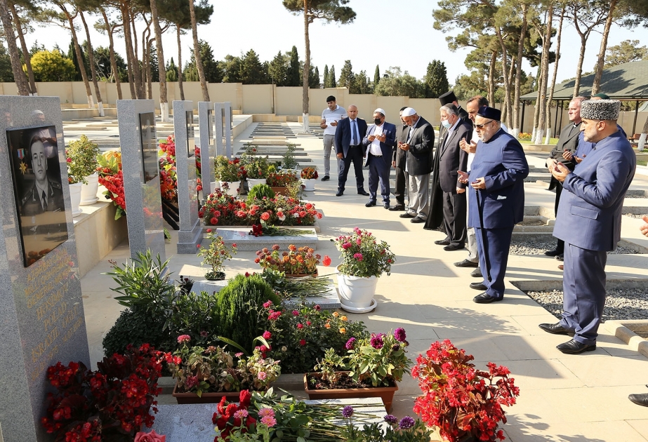 Azərbaycanda fəaliyyət göstərən dini konfessiyaların rəhbərləri şəhidlərin məzarlarını ziyarət ediblər