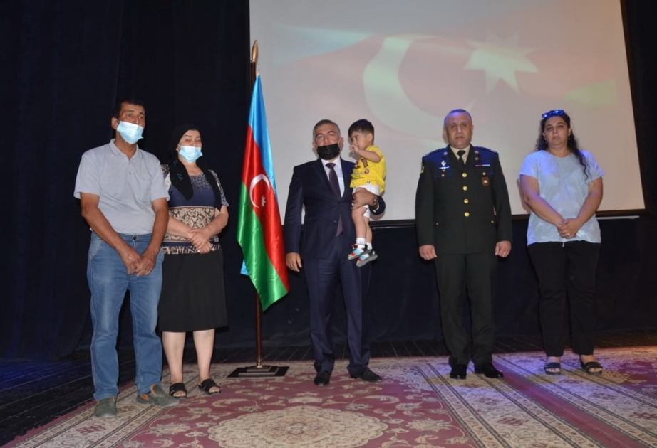 Vətən müharibəsində qəhrəmanlıq göstərən şabranlı döyüşçülərə orden və medallar təqdim olunub