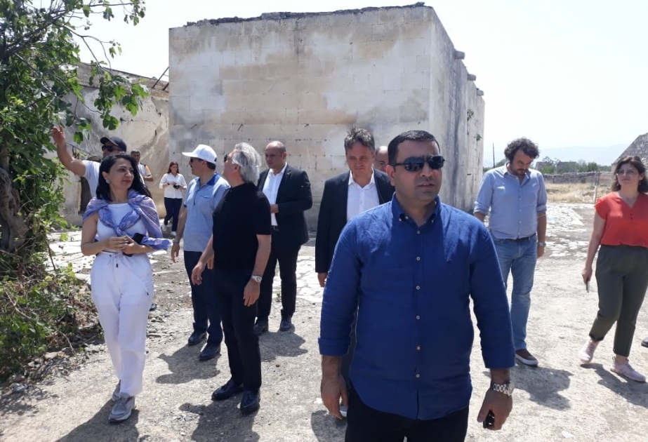 Ağdamda səfərdə olan qonaqlar şəhərin işğaldan sonrakı vəziyyəti ilə bağlı məlumatlandırılıblar