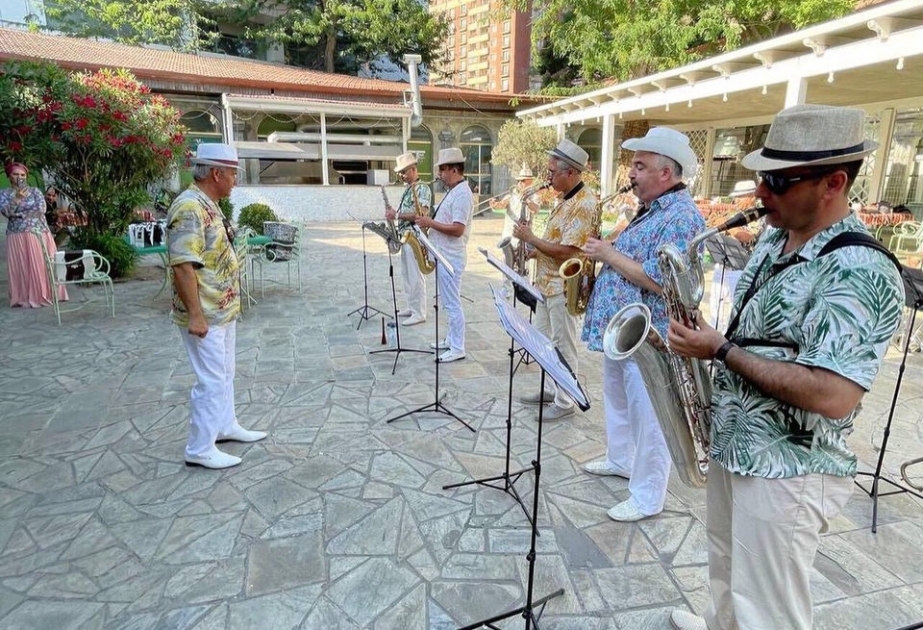 Bakı Dövlət Sirkinin orkestr heyəti Silahlı Qüvvələr Günü ilə əlaqədar çıxışı edib