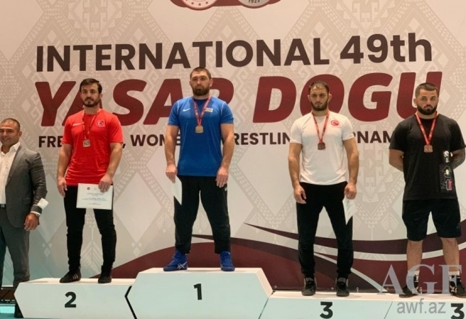 Luchador azerbaiyano se proclama campeón del torneo internacional de Estambul