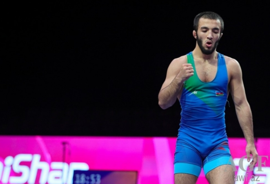 Luchador azerbaiyano derrota al atleta armenio