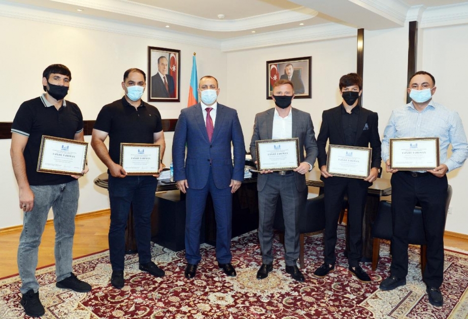 Milli Məclisdə bir qrup tanınmış idmançı ilə görüş keçirilib
