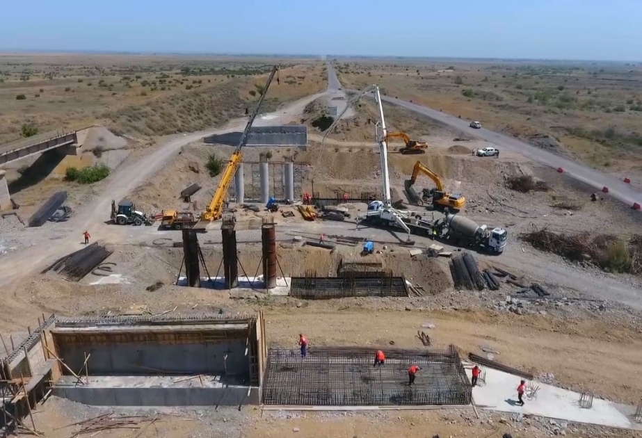 Continúa la construcción de la carretera Barda-Aghdam