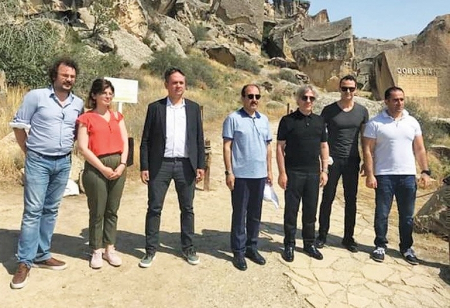 Ölkəmizdə səfərdə olan kino mütəxəssisləri Qobustan qoruğunda olublar