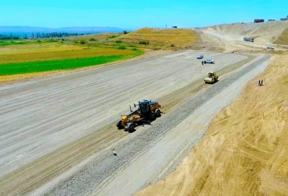 阿赫梅德贝利-戈拉迪兹-明杰万-阿戈本德公路修建工程持续进行中