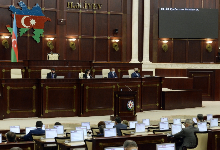 Milli Məclis “Əmək pensiyaları haqqında” Qanunda dəyişiklikləri təsdiqləyib