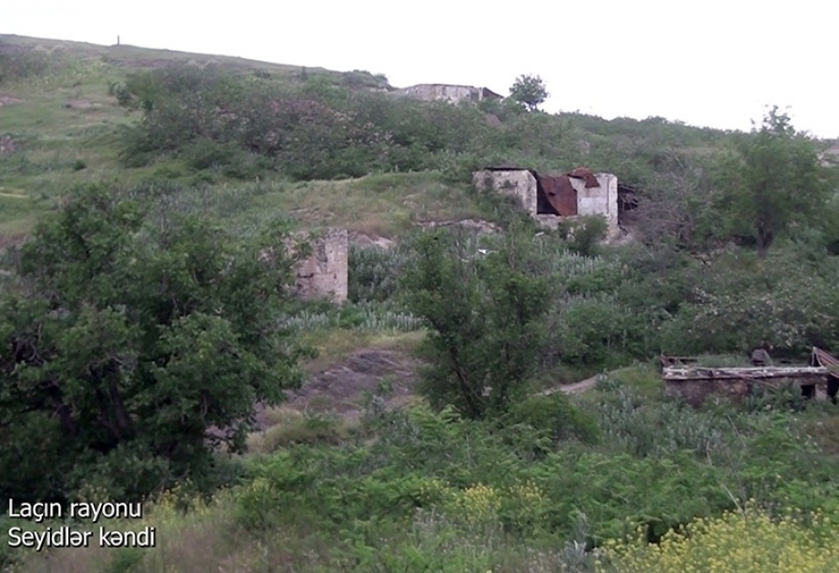 Verteidigungsministerium: Videoaufnahmen aus dem befreiten Dorf Seyidler im Bezirk Latschin VIDEO