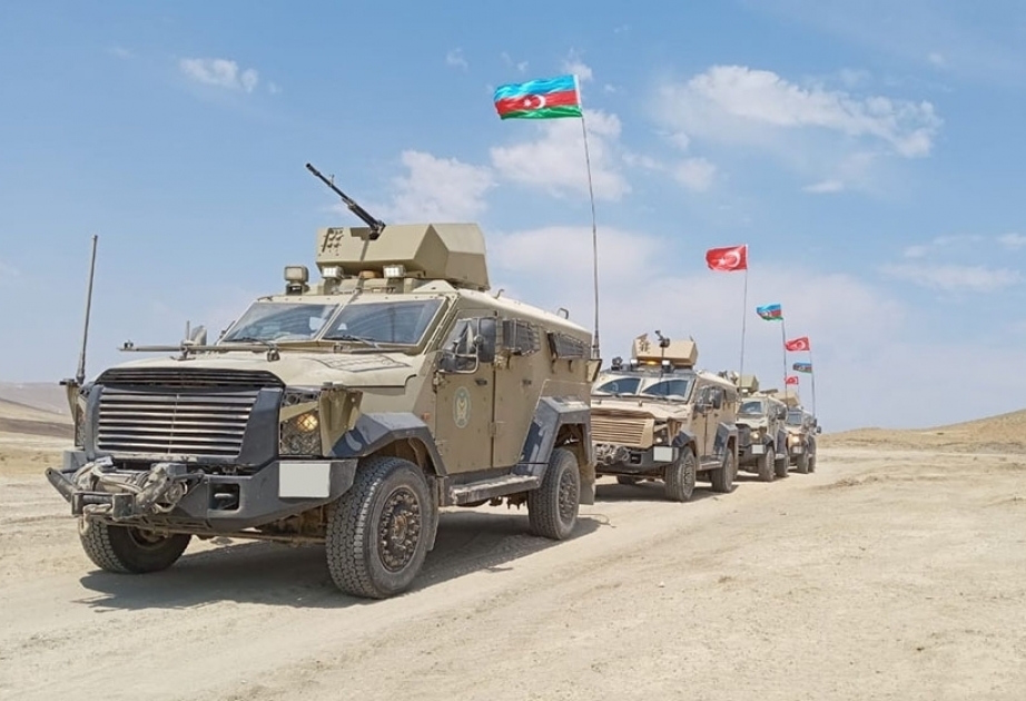 Se cumplen con éxito las tareas de entrenamiento de combate en las maniobras conjuntas azerbaiyano-turcas
