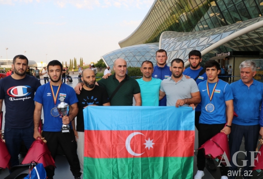 Avropa çempionatında uğurlu çıxış edən gənclərdən ibarət sərbəst güləş millimiz Vətənə qayıdıb
