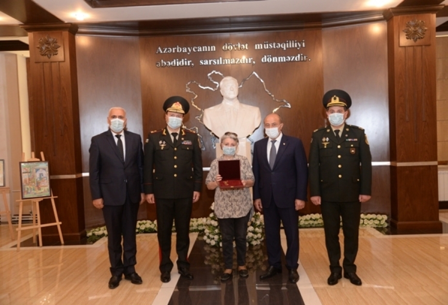 Vətən müharibəsi şəhidinin təltif olunduğu “Qarabağ” ordeni anasına təqdim edilib
