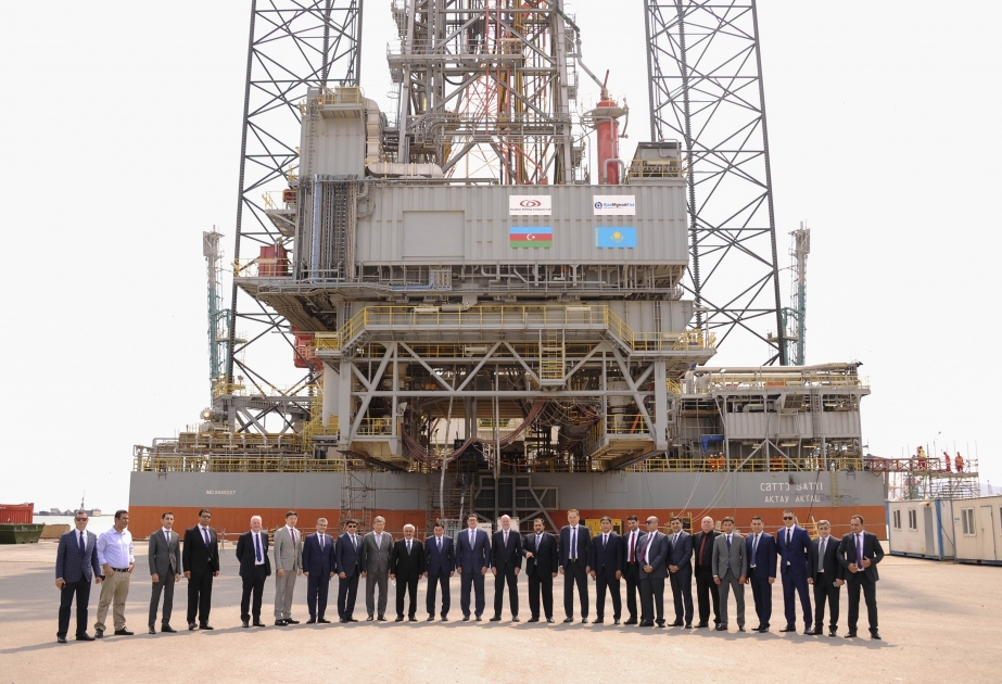 ®  Una delegación del fondo soberano kazajo Samruk-Kazyna y de la sociedad anónima KazMunayGas visita Azerbaiyán