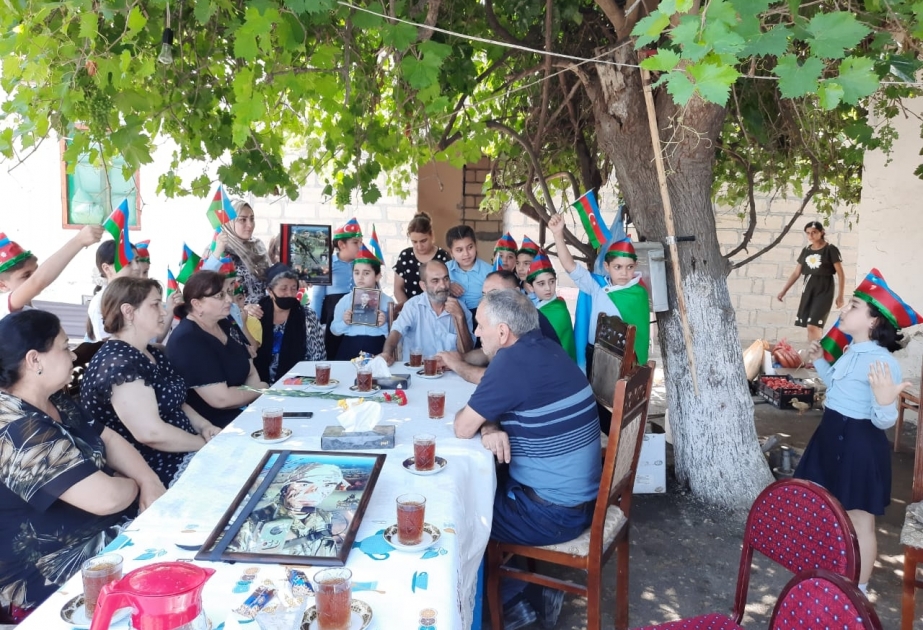 YAP Bərdə rayon təşkilatının üzvləri şəhid Emin Hüseynovun ailəsini ziyarət ediblər