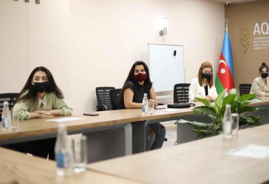 “Könüllü qida nəzarətçisi” proqramı iştirakçılarına sertifikatlar təqdim olunub