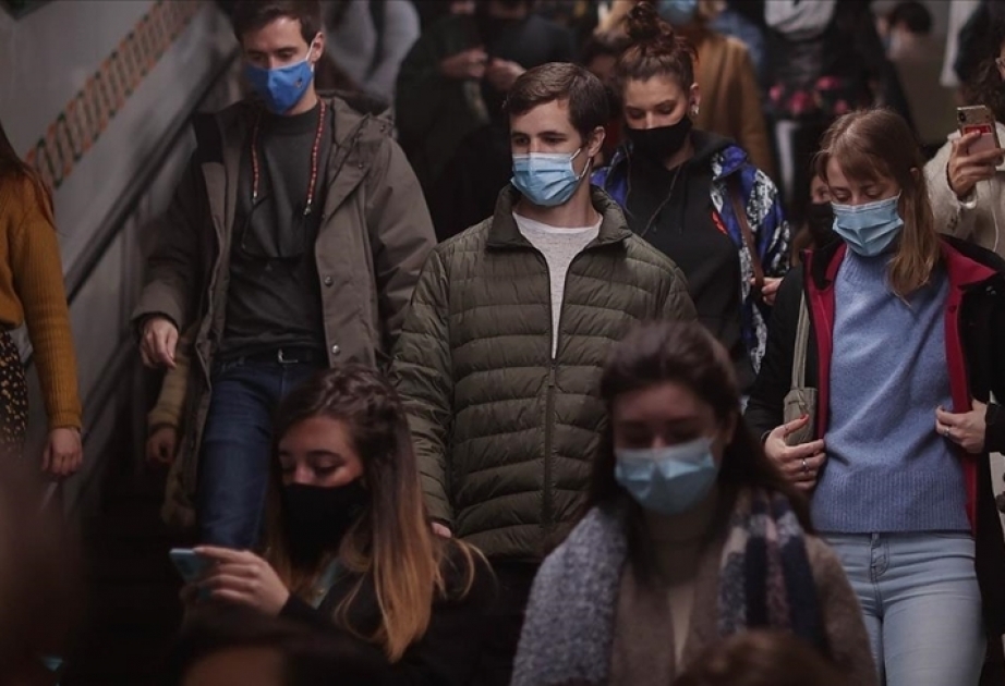 Contagios por coronavirus se disparan en la población más joven de España