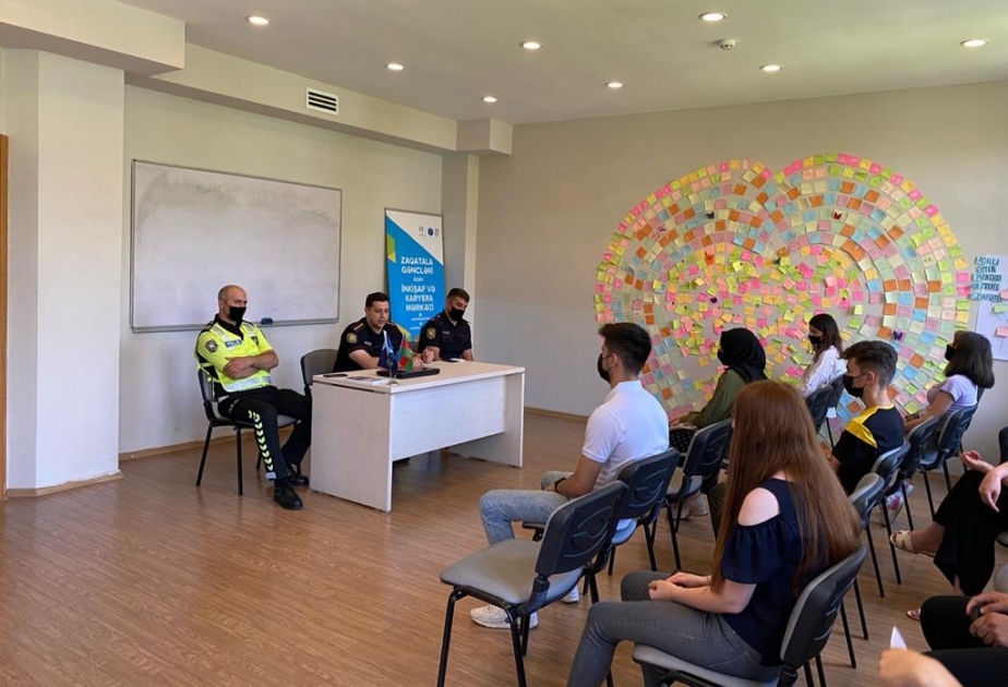 Zaqatalada yol polisi əməkdaşları gənclərlə görüşüblər