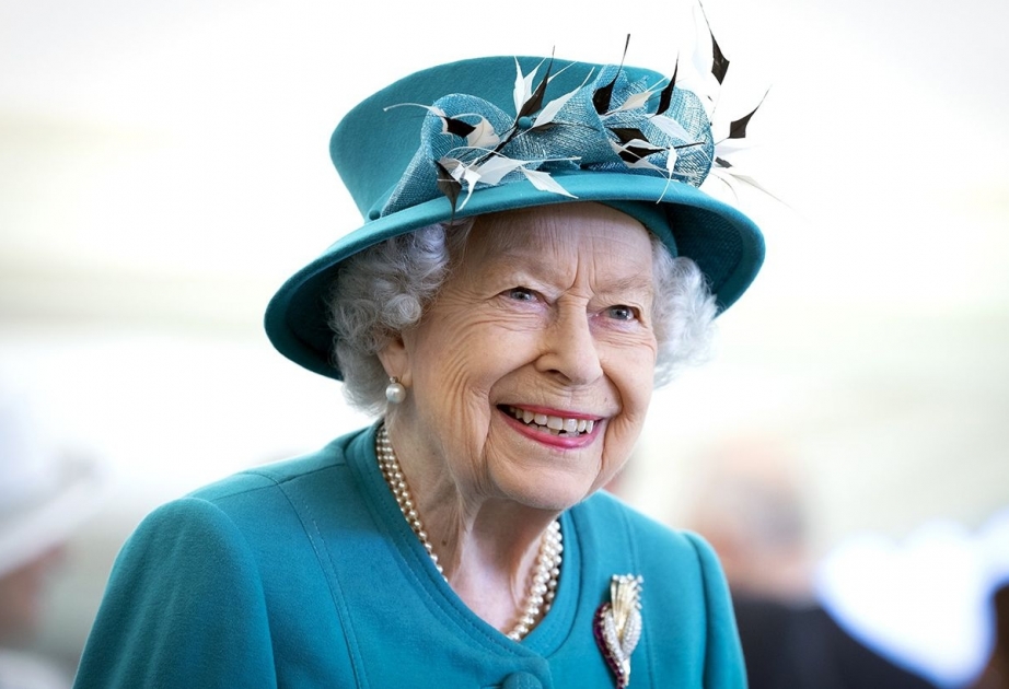 Britaniya kraliçası II Elizabet Milli Səhiyyə Xidmətini “Georgi xaçı” ilə təltif edib