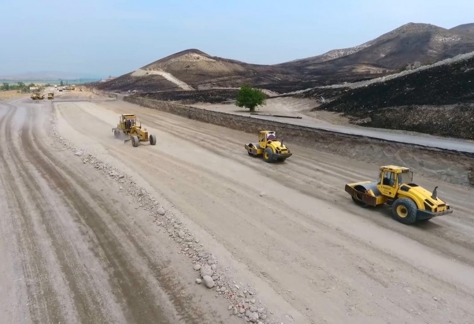 Continúan los trabajos de restauración de la infraestructura vial en las tierras azerbaiyanas liberadas de la ocupación