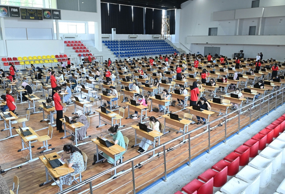 Müəllimlərin işə qəbulu müsabiqəsinin test imtahanı mərhələsi  fotolarda