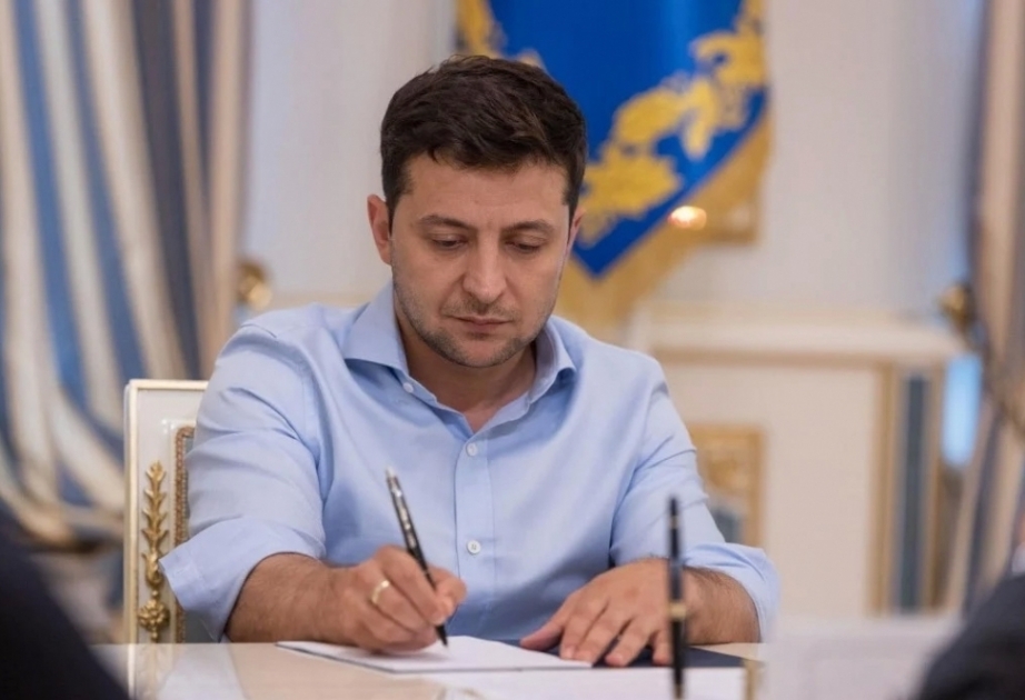 Un residente azerbaiyano de Ucrania recibió la medalla por el decreto de Volodímir Zelenski