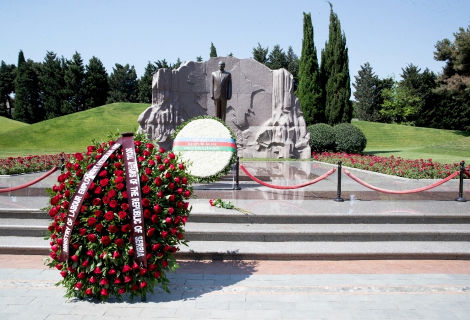 Una delegación encabezada por el ministro de Trabajo, Empleo, Veteranos y Asuntos Sociales de Serbia visita Azerbaiyán