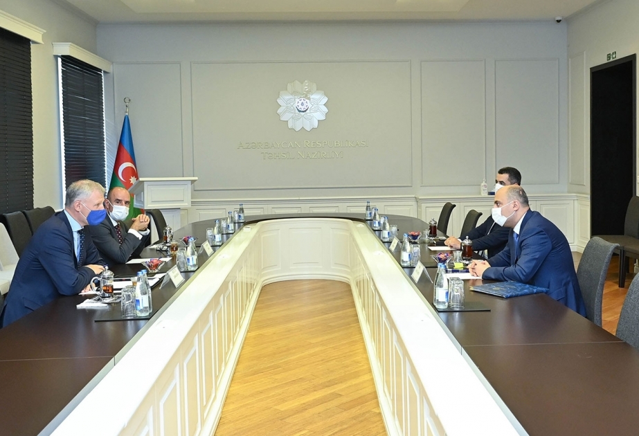 Le chef de la représentation de l’UE en Azerbaïdjan reçu par le ministre de l’Education