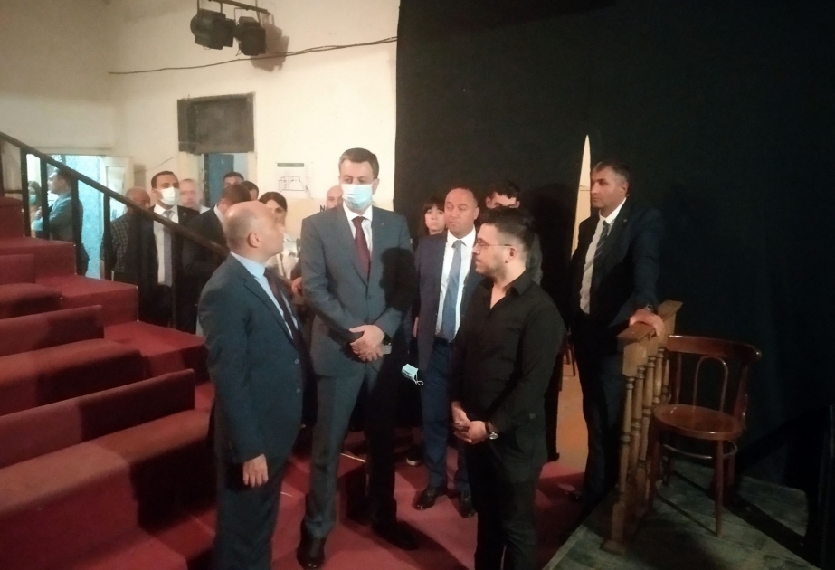 Azərbaycanın mədəniyyət naziri Tbilisi Dövlət Peşəkar Dram Teatrının kollektivi ilə görüşüb
