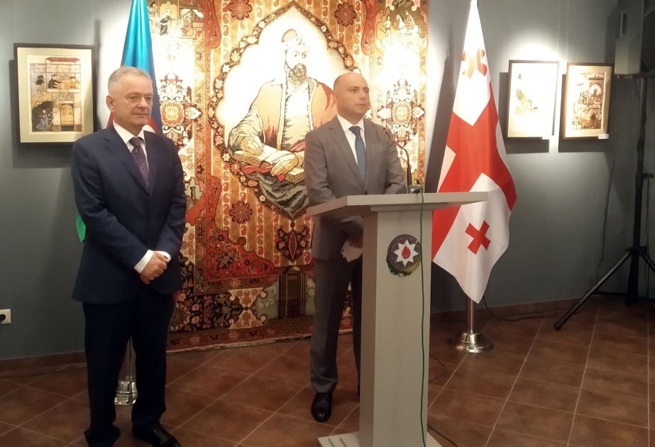 Se inaugura en Tiflis una exposición de pinturas dedicada al 880 aniversario del gran poeta azerbaiyano Nizami Ganjavi