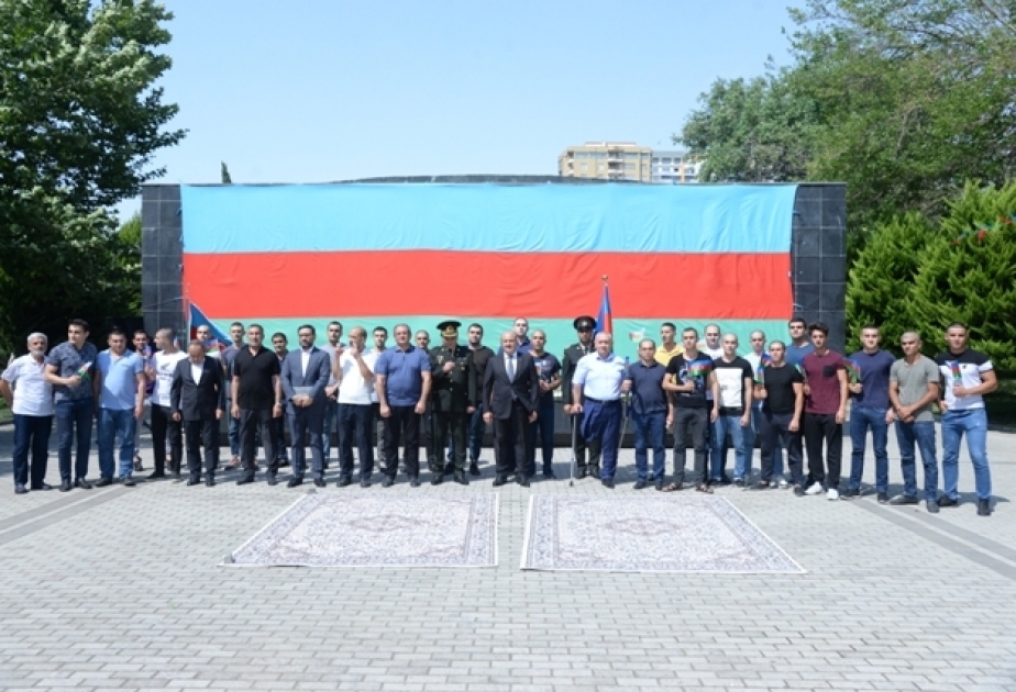 Nəsimi rayonunda çağırışçı gənclər təntənəli şəkildə həqiqi hərbi xidmətə yola salınıblar