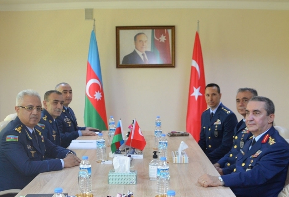 Aserbaidschanische und türkische Luftstreitkräfte diskutieren Ausweitung der Beziehungen