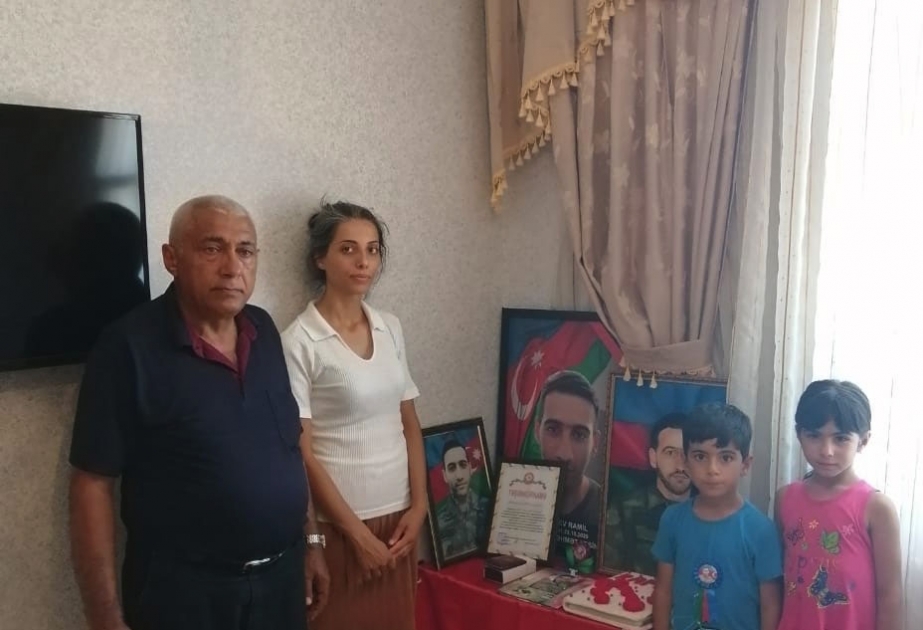 Sumqayıtda Vətən müharibəsi şəhidi Ramil Quliyevin ailəsi ziyarət edilib
