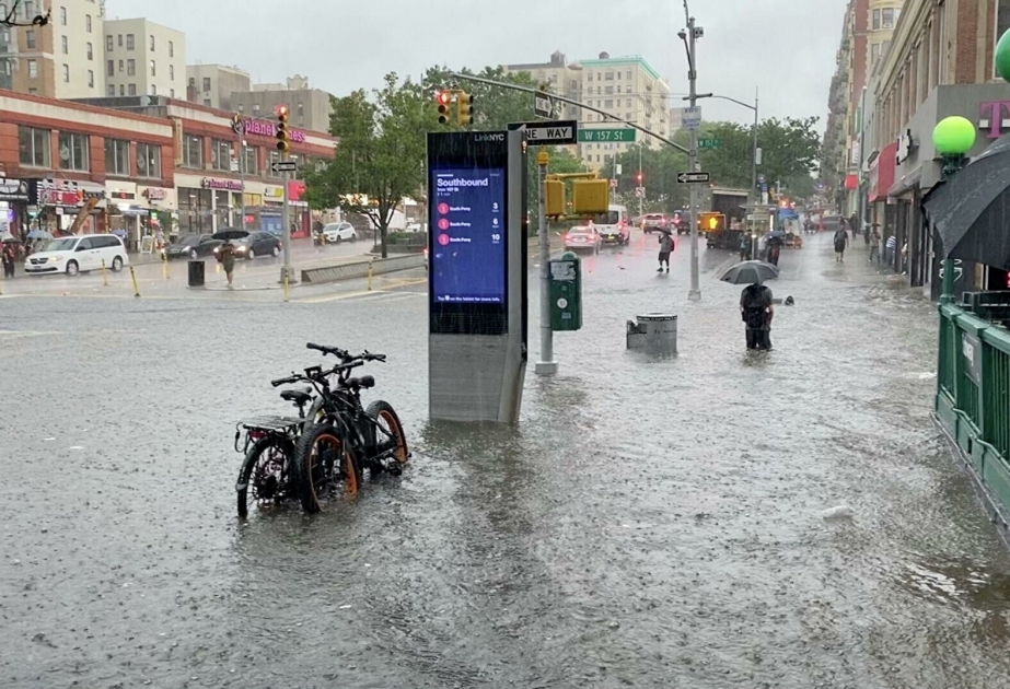 Fortes pluies à New York: plusieurs stations de métro inondées