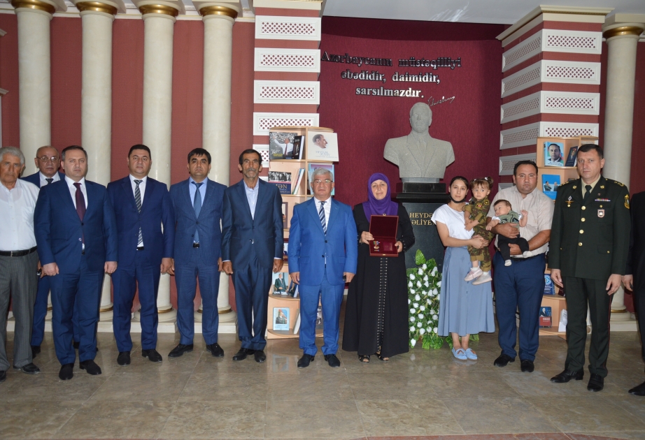 Şəhid İntiqam Əsgərlinin ailəsinə “Vətən Müharibəsi Qəhrəmanı” medalı təqdim olunub