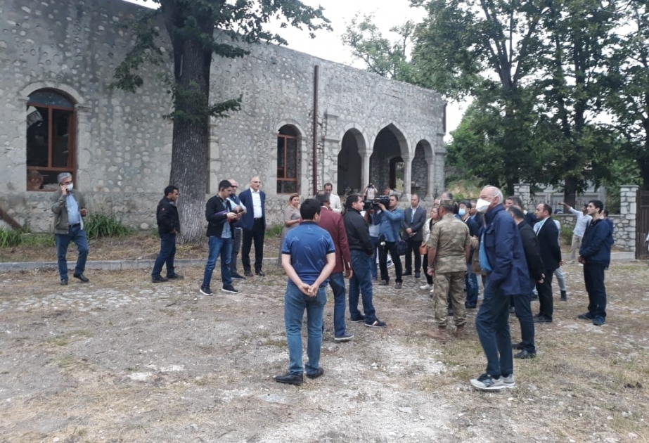 Xarici diplomatlar Şuşada Pənahəli xanın sarayı, Mehmandarovların malikanə kompleksi və Qazançı kilsəsi barədə məlumatlandırılıb