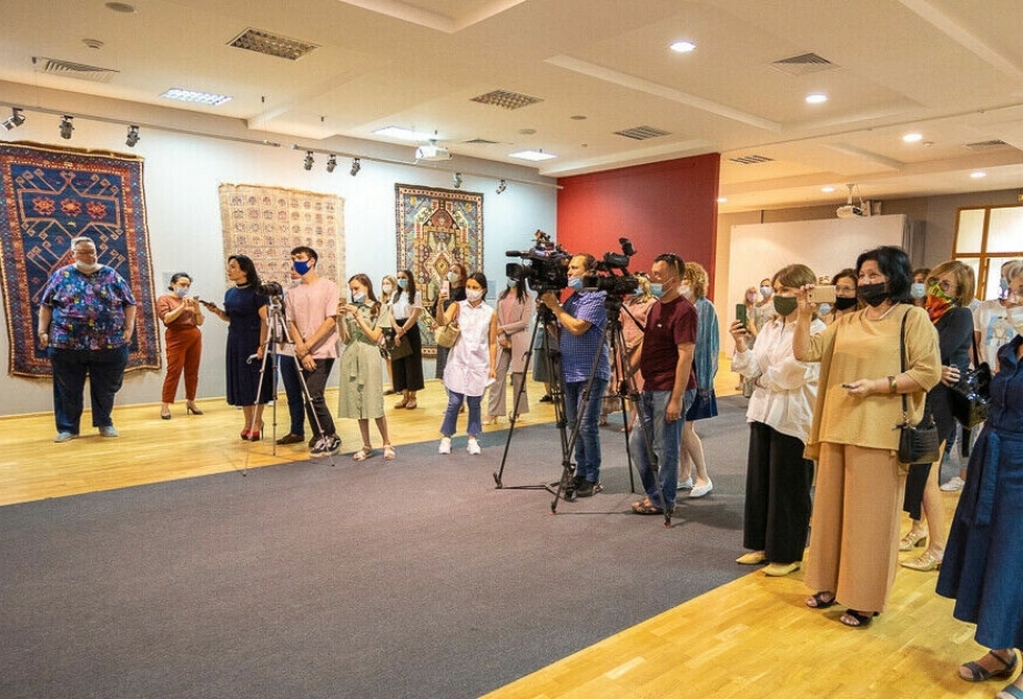 Выставка ковров из музея Баку напомнила министру культуры Татарстана о ее азербайджанском детстве