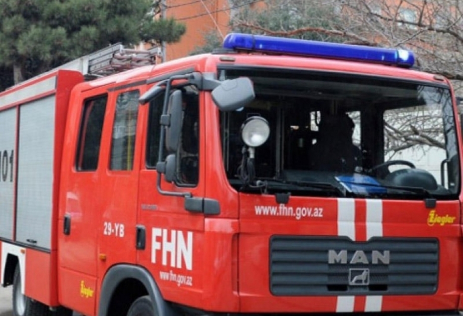 Bakıda üçmərtəbəli evdə baş verən yanğın söndürülüb