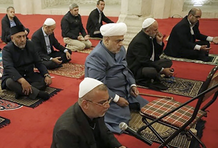 Personalidades religiosas realizaron el rezo musulmán en la mezquita Yukhari Govharagha en Shusha