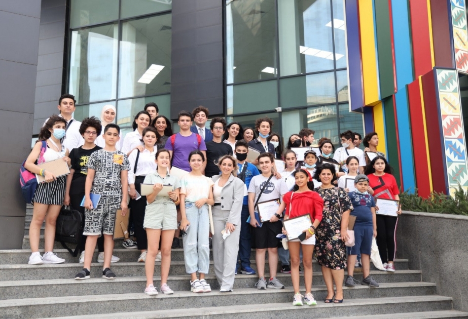 ADA Universitetinin “Vətəni tanı” adlı yay düşərgəsinin iştirakçıları 4 saylı Bakı DOST Mərkəzində olublar