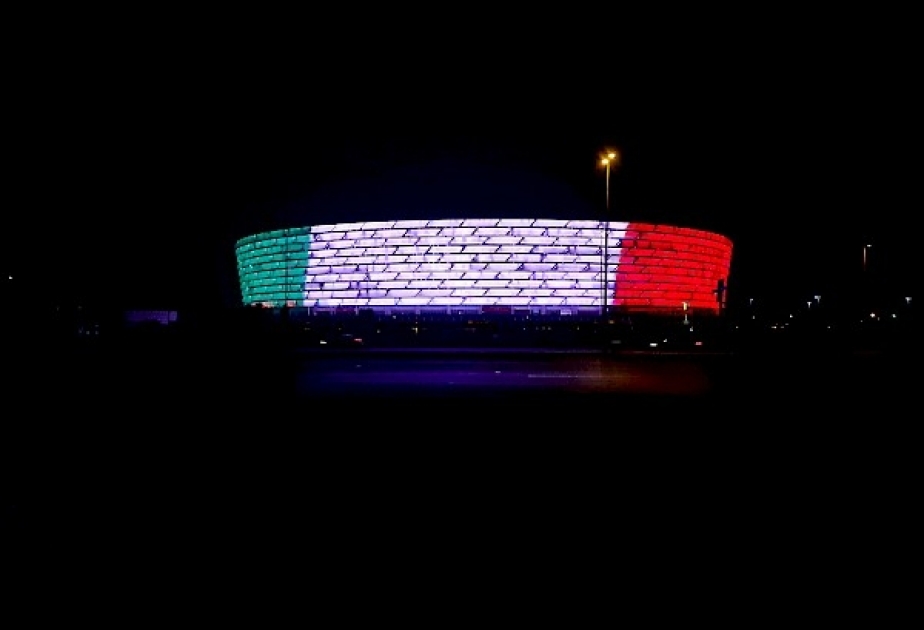 Bakı Olimpiya Stadionu İtaliyanın dövlət bayrağının rəngləri ilə işıqlandırılıb