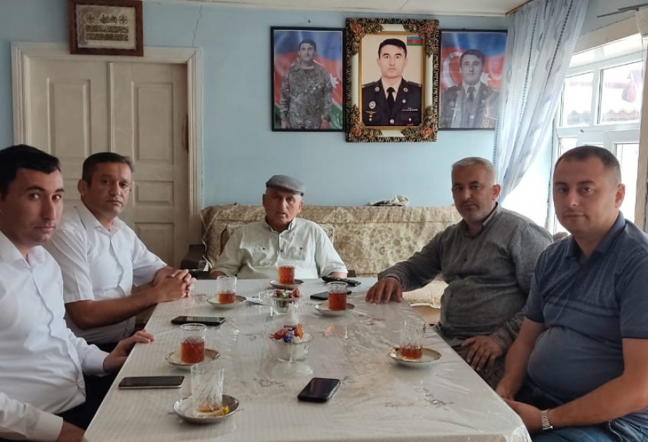 Lənkəranlı gənclər şəhid mayor Aqşin İbadovun ailəsi ilə görüşüblər
