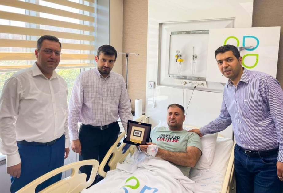 Selçuk Bayraktar və Ceyhun Salmanov Türkiyədə müalicəsi davam etdirilən qazilərimizi ziyarət ediblər