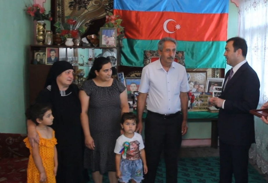 “Qarabağ” ordeni İsmayıllıda şəhidlərin ailələrinə təqdim olunub
