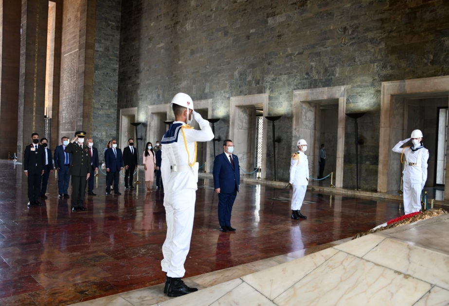 Azərbaycanın parlament nümayəndə heyəti Ankarada Anıtqəbiri ziyarət edib