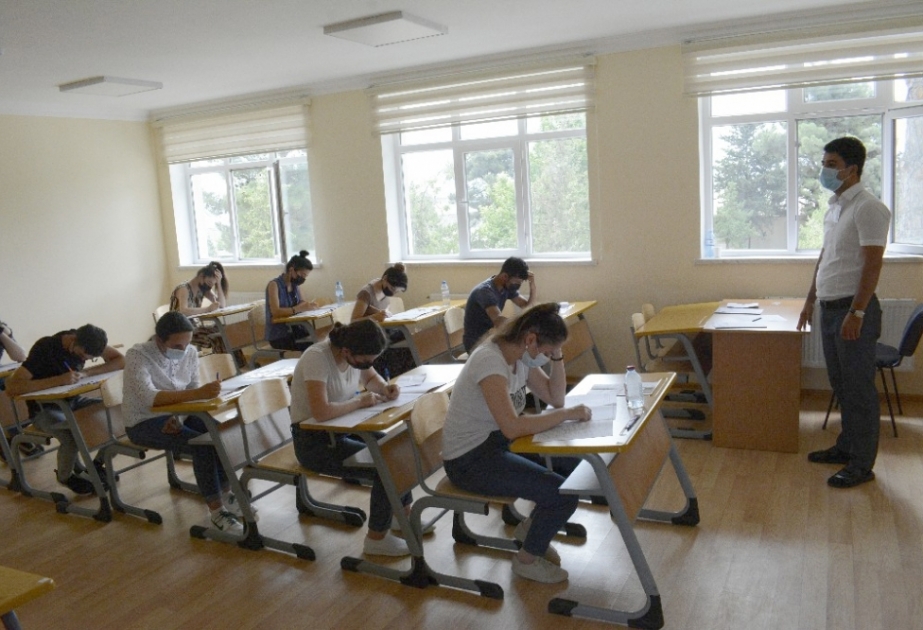 Şimal rayonlarından olan 1056 məzun qəbul imtahanlarında biliyini sınayıb