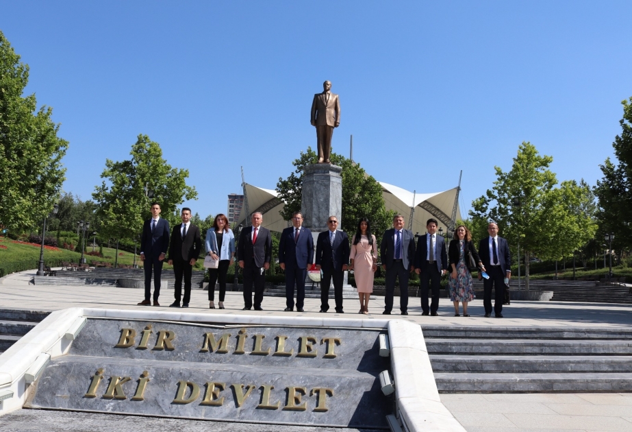 Azərbaycanlı deputatlar Ankarada ulu öndər Heydər Əliyevin xatirəsini anıblar