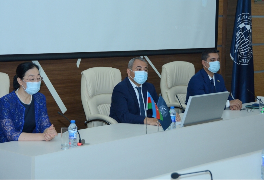 UNEC-də Çin dili kurslarını uğurla bitirən məzunlara sertifikatlar təqdim olunub